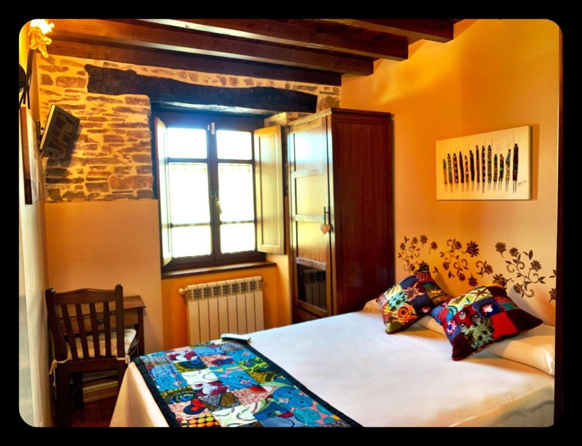 Hostal Os Tres Teixos San Acisclo Exterior foto