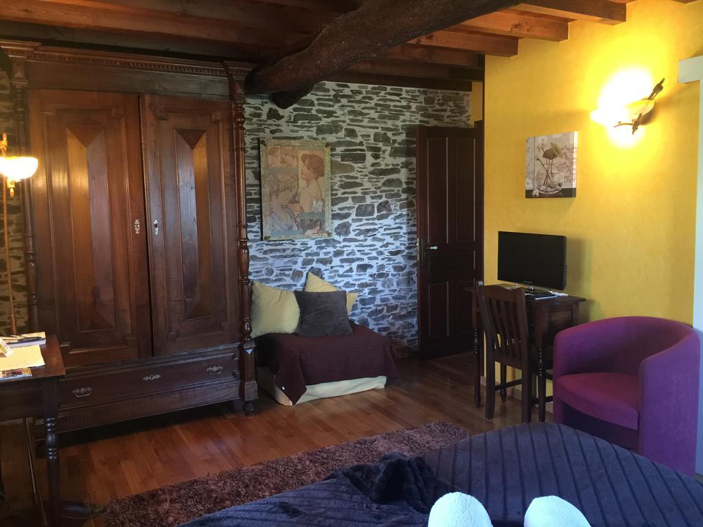Hostal Os Tres Teixos San Acisclo Exterior foto