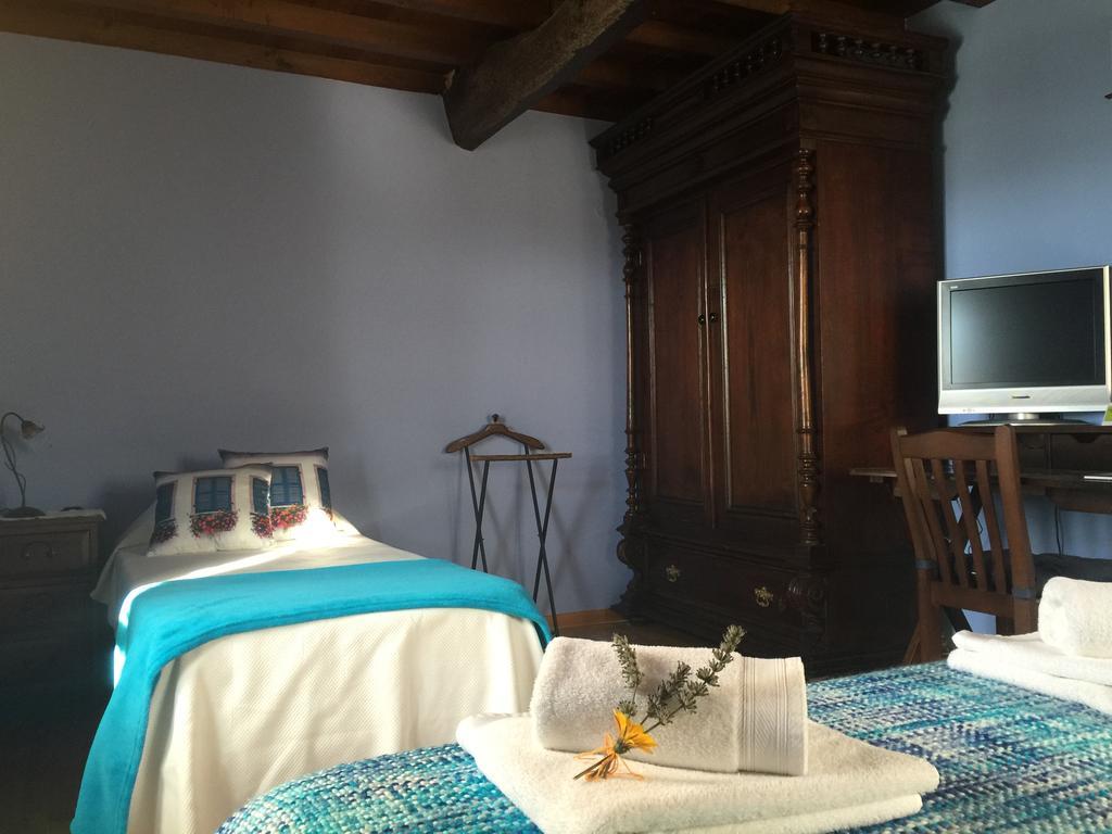 Hostal Os Tres Teixos San Acisclo Exterior foto