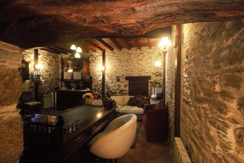 Hostal Os Tres Teixos San Acisclo Exterior foto