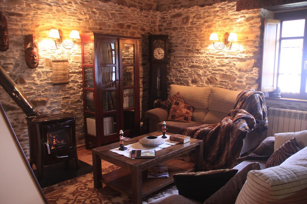 Hostal Os Tres Teixos San Acisclo Exterior foto