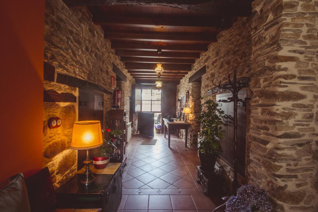 Hostal Os Tres Teixos San Acisclo Exterior foto
