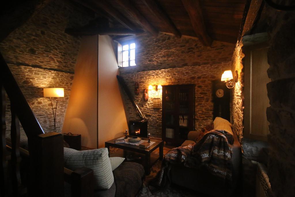 Hostal Os Tres Teixos San Acisclo Exterior foto